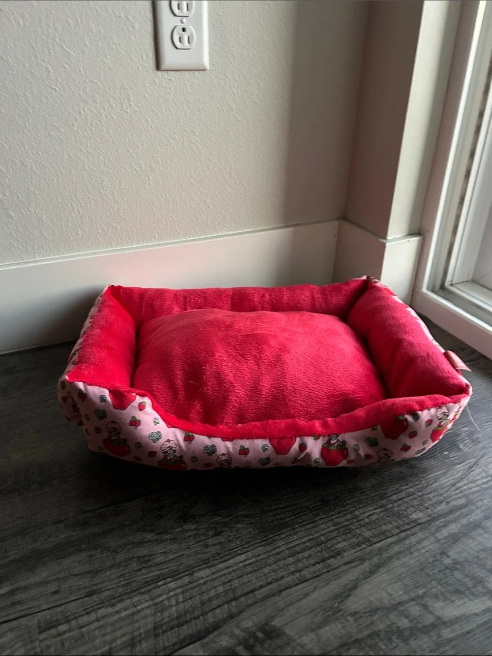 Strawberry shortcake Small Pet Bed - Cozy Lounger